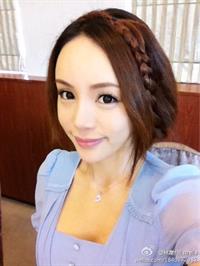 Estrella Lin taking a selfie