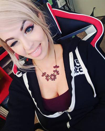 Danielle DeNicola taking a selfie