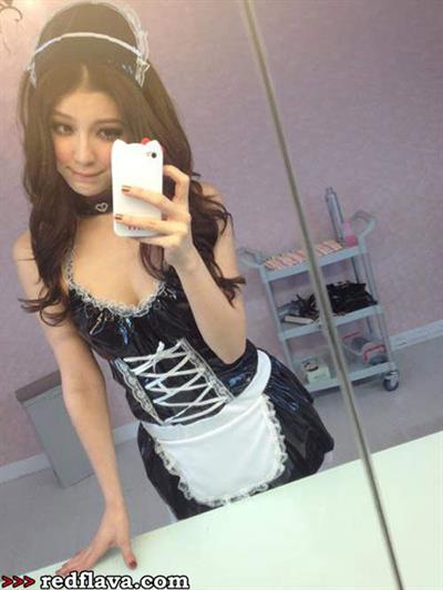 Chen Yang Jin taking a selfie