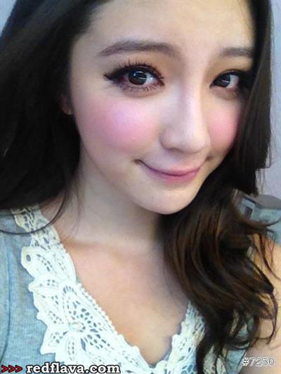 Chen Yang Jin taking a selfie