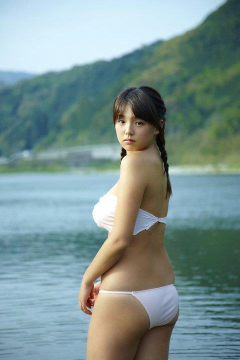 Ai Shinozaki in a bikini - ass