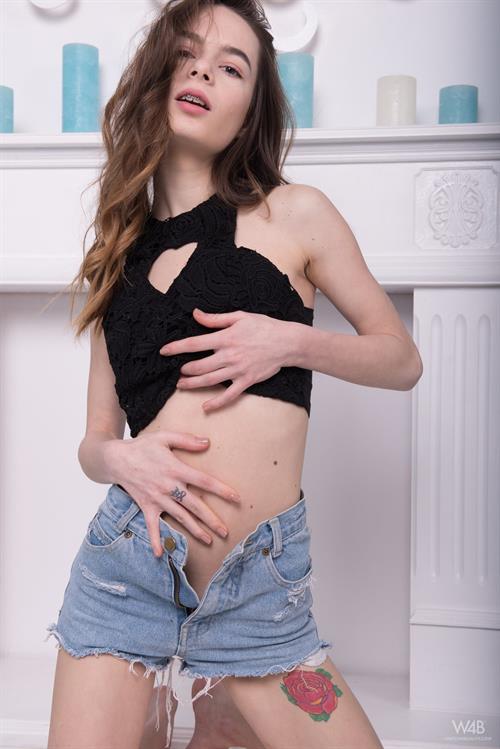 Lucky Pictures I'm Not Shy - Free preview - WATCH4BEAUTY | Nude Art Magazine