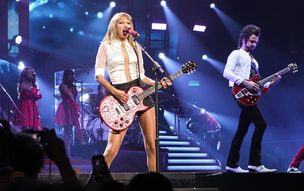 Taylor Swift  Red  Tour - Concert at the Staples Center in Los Angeles - August 19, 2013 