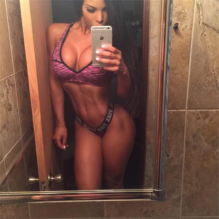 Yarishna Ayala Otero Lingerie Selfie Pictures Yarishna Ayala Otero in lingerie taking a selfie