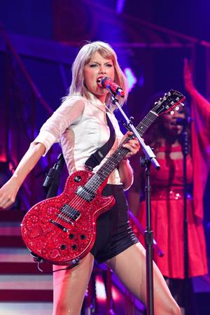 Taylor Swift  Red  Tour - Concert at the Staples Center in Los Angeles - August 19, 2013 