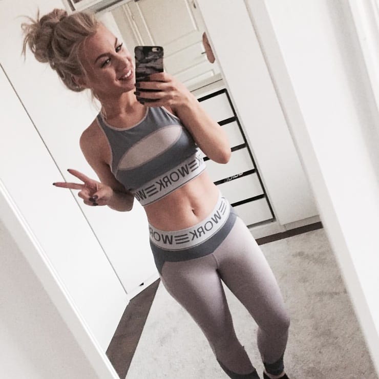 Therese Lindgren taking a selfie