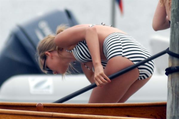 Taylor Swift paddleboarding in Westerly, Massachusetts 7/28/13 