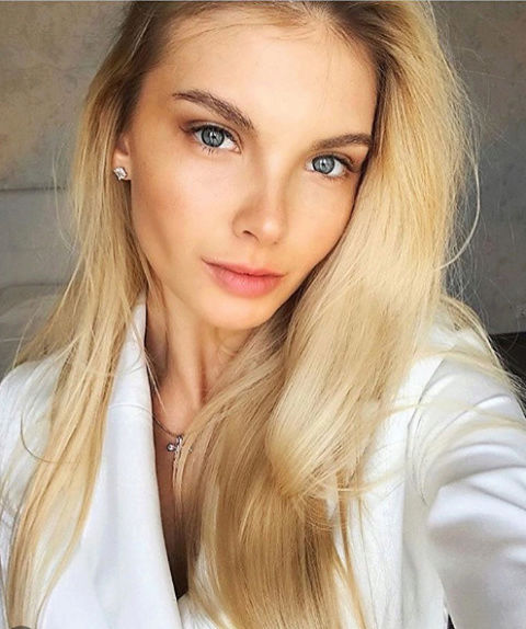 Polina Popova taking a selfie