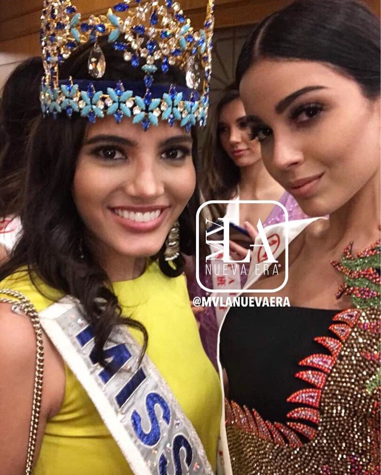Ana Carolina Ugarte taking a selfie