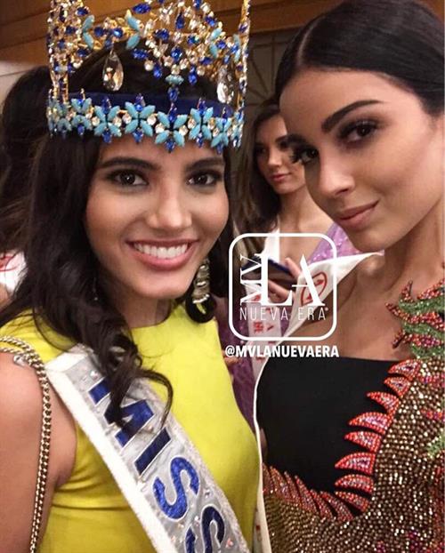 Ana Carolina Ugarte taking a selfie