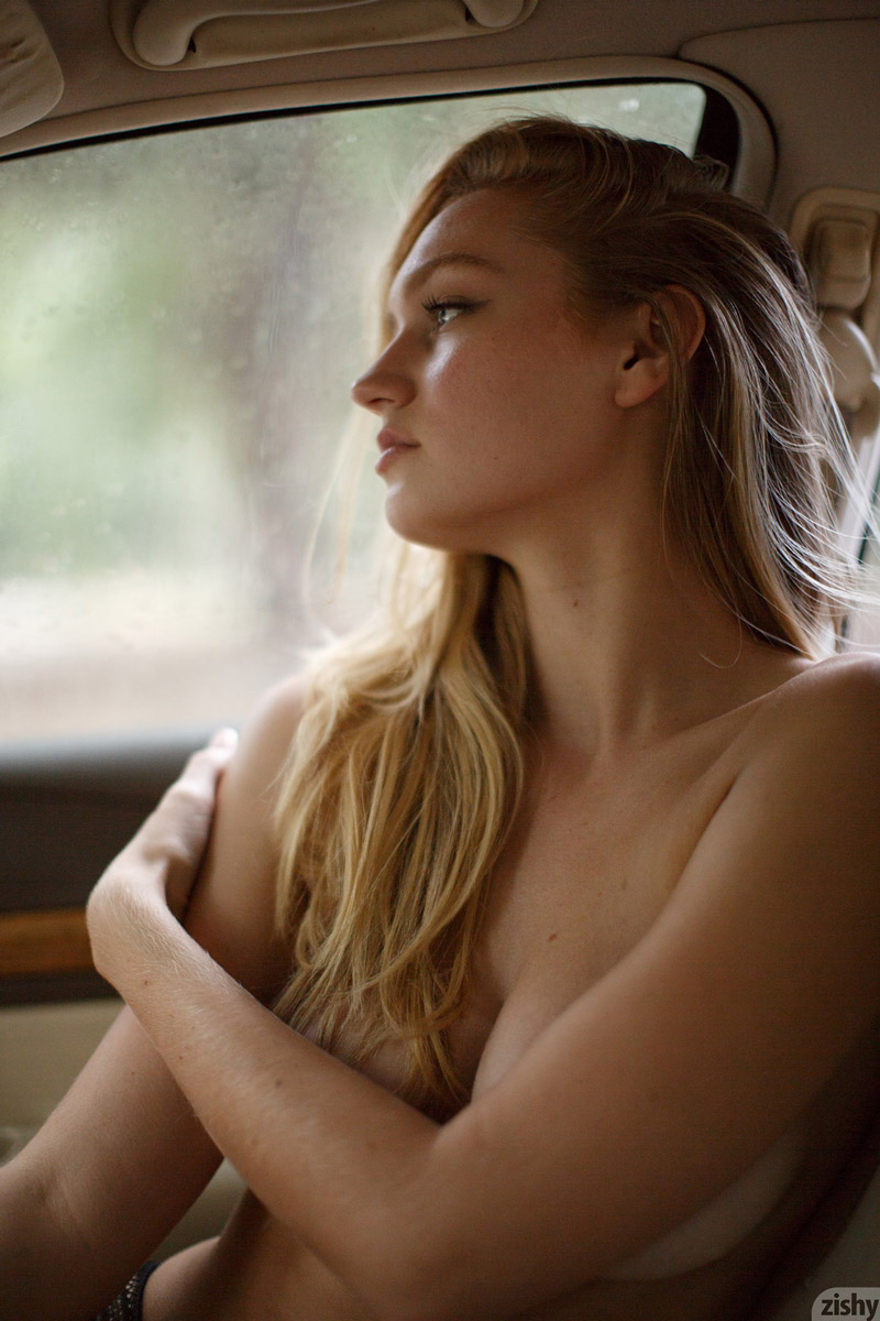 Ellen Kennedy in Jeans