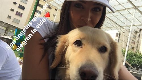 Keysi Sayago taking a selfie