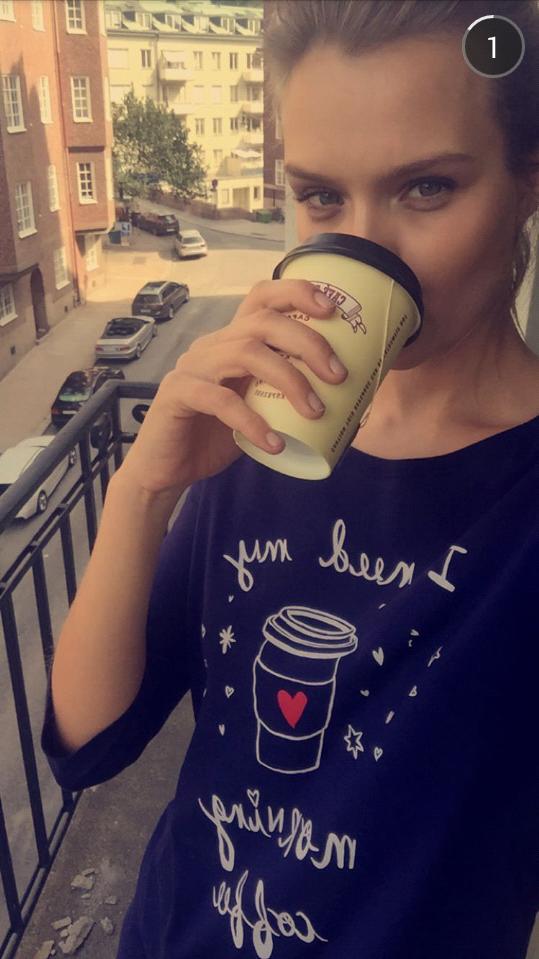 Josephine Skriver taking a selfie