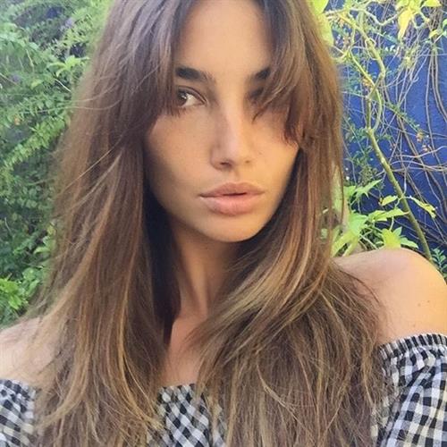 Lily Aldridge taking a selfie