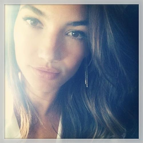 Lily Aldridge taking a selfie