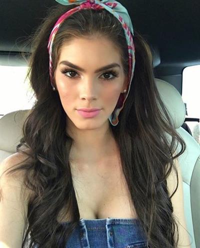 Denisse Franco taking a selfie