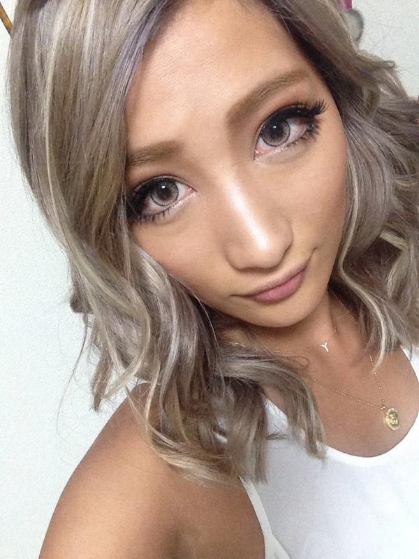 Aika taking a selfie