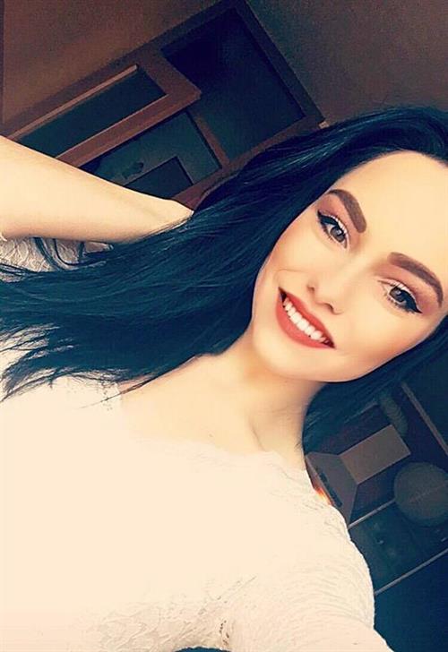 Sara Gavranič taking a selfie