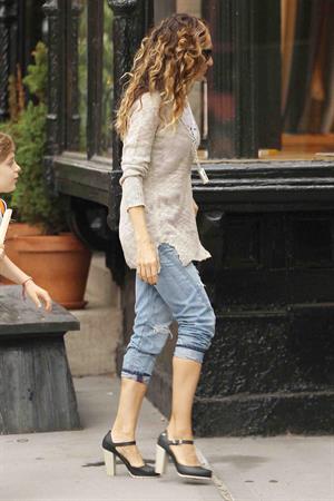 Sarah Jessica Parker Takes her children to school in New York City (May 23, 2013) 
