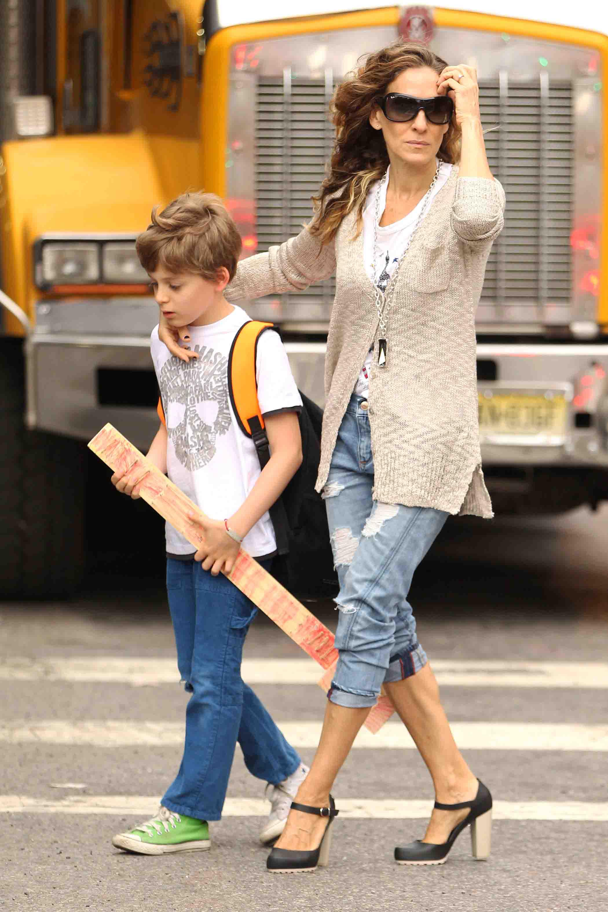 Sarah Jessica Parker Pictures Sarah Jessica Parker Takes her children to school in New York City (May 23, 2013)