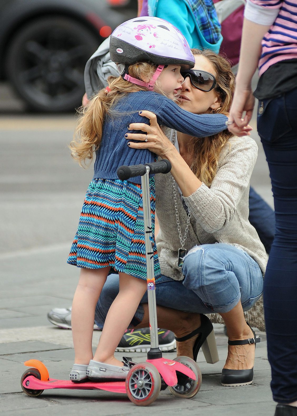Sarah Jessica Parker Takes her children to school in New York City (May 23, 2013) 