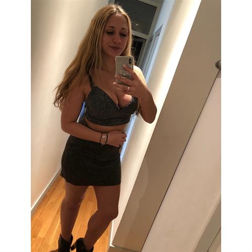 Charlotte taking a selfie