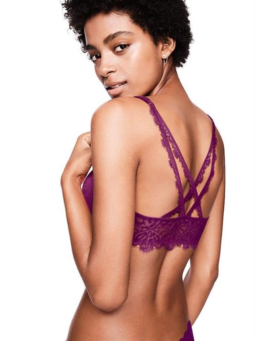 Alécia Morais in lingerie