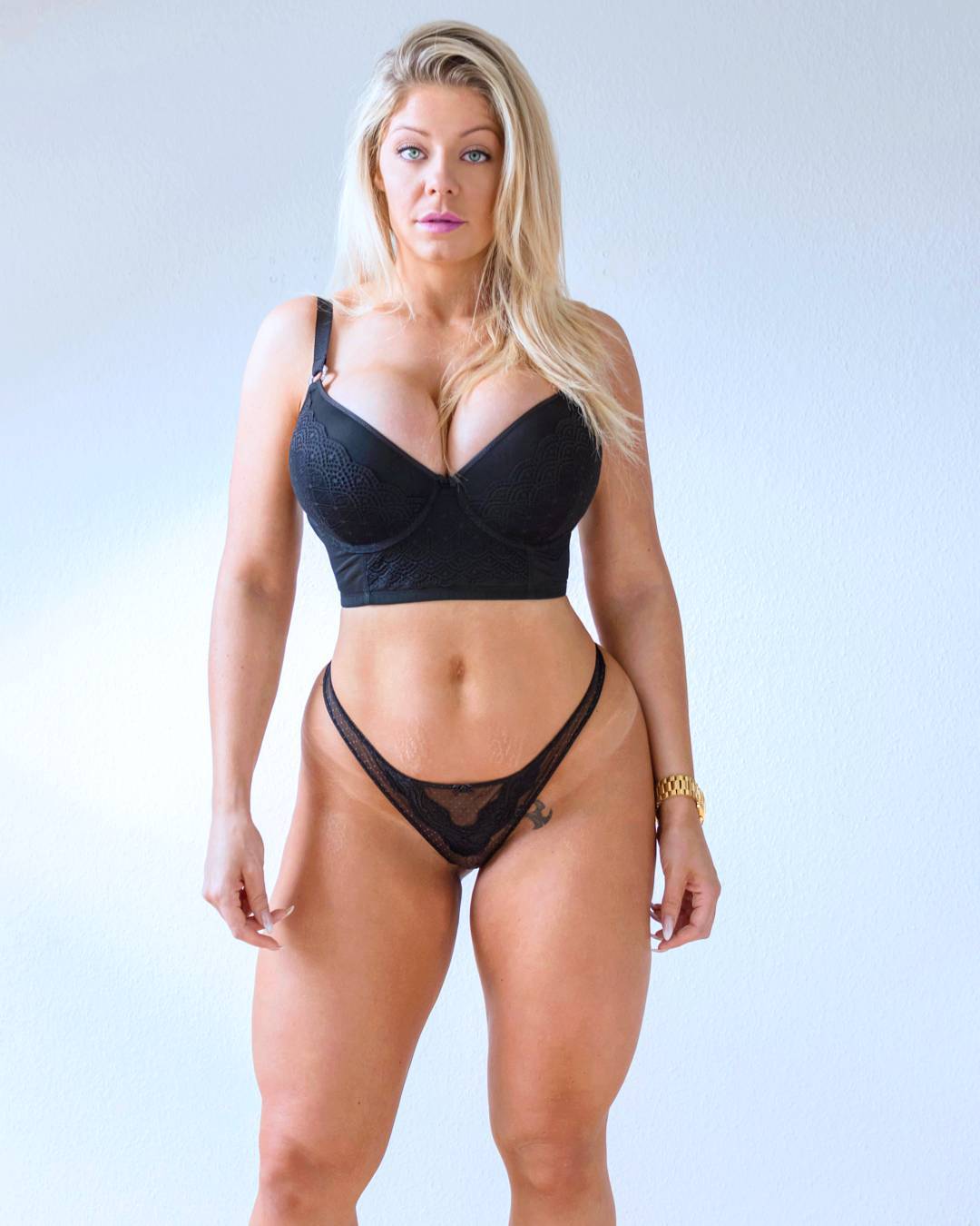 Mia Sand Pictures (60 Images)