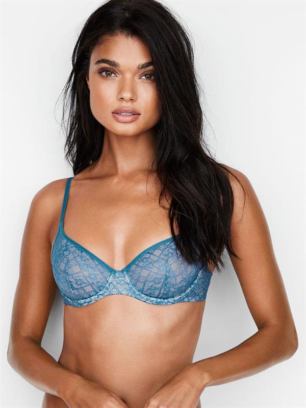 Daniela Braga in lingerie