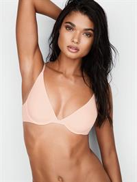 Daniela Braga in lingerie