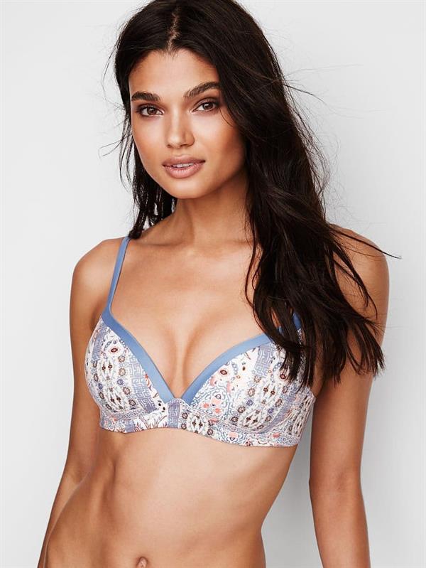 Daniela Braga in lingerie