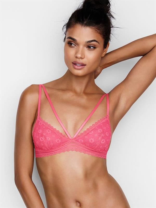 Daniela Braga in lingerie