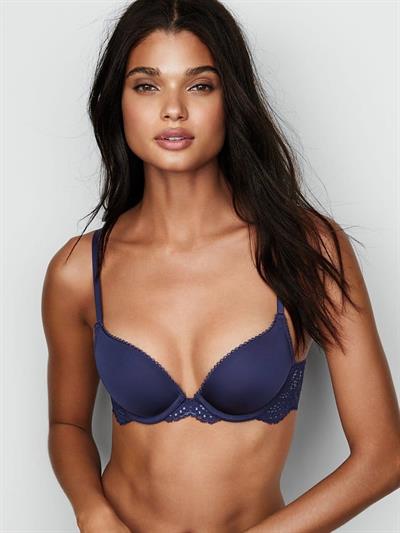 Daniela Braga in lingerie