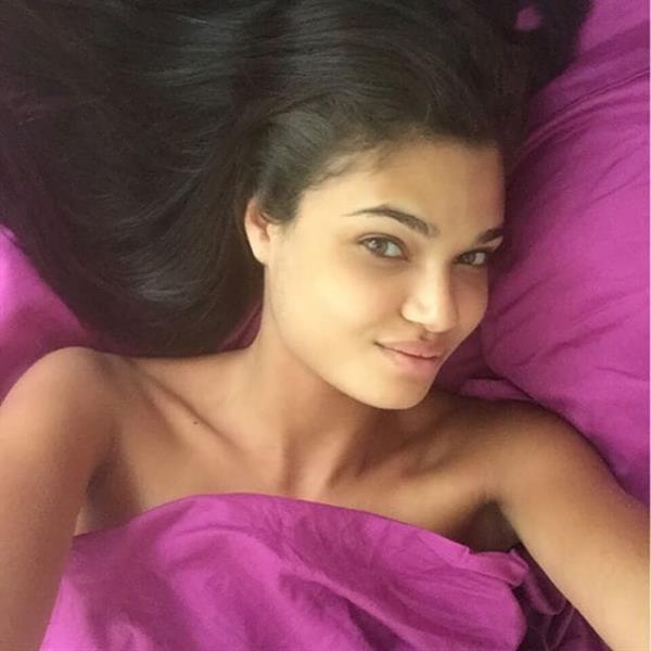 Daniela Braga taking a selfie