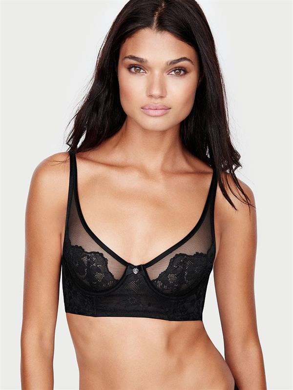 Daniela Braga in lingerie