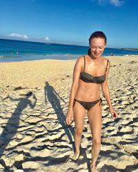 Heather Graham Bikini Pictures Heather Graham in a bikini