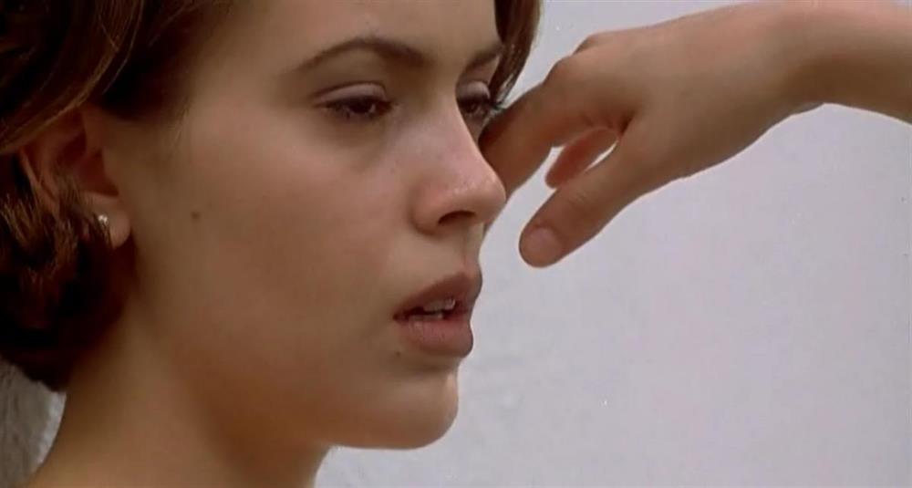 Alyssa Milano - Embrace the Vampire nude scenes