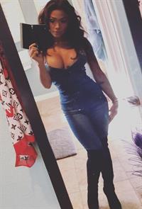 Siray Kong taking a selfie