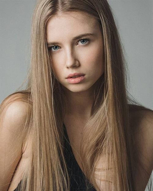 Polina Malinovskaya's Pictures. Hotness Rating = 9.17/10