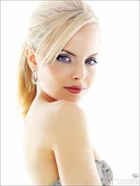 Mena Suvari