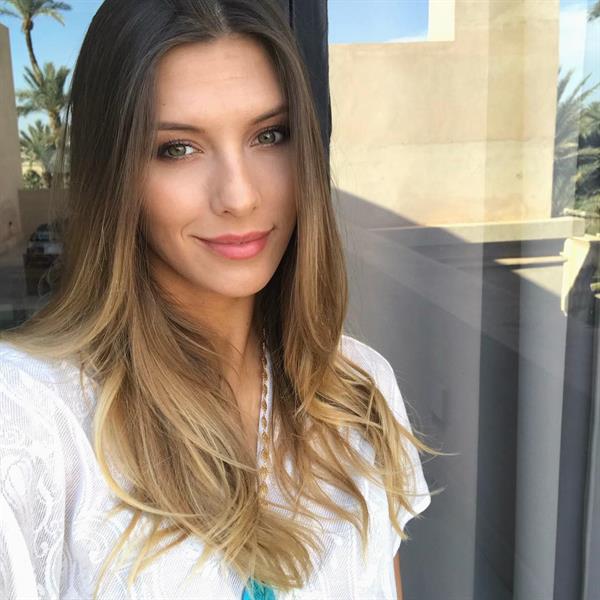 Camille Cerf taking a selfie