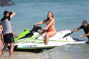 Iskra Lawrence in a swimsuit on Miami beach doing a photoshoot for Aerie on 11/26/2018