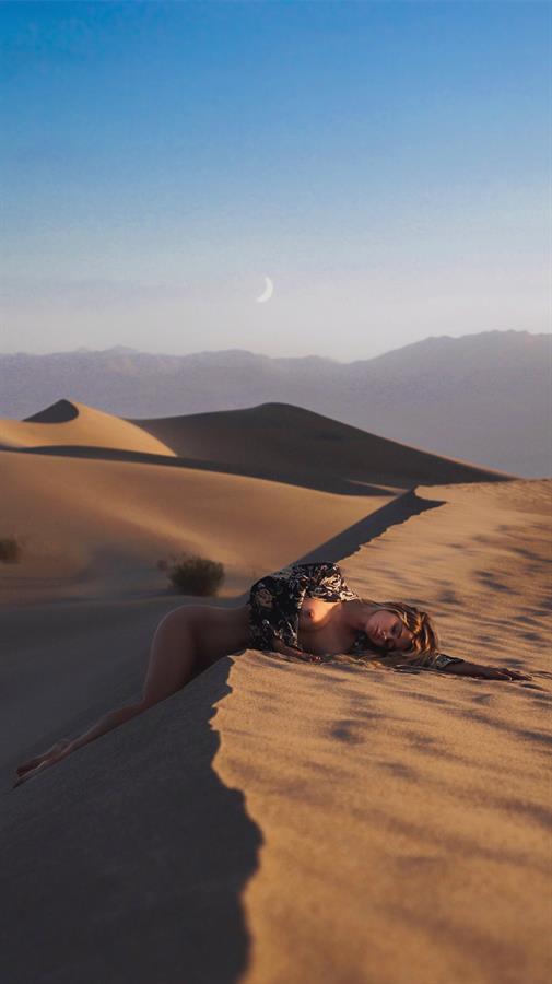 Sara Jean Underwood nude desert picture