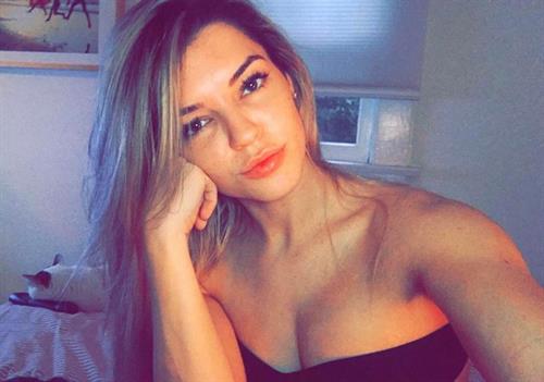 Nikki Blackketter taking a selfie