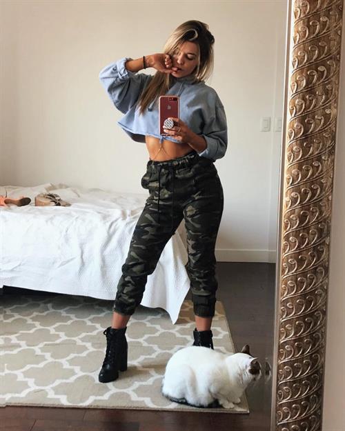 Nikki Blackketter taking a selfie