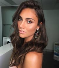 Stephanie Rayner taking a selfie