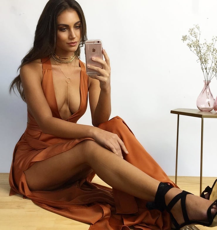 Stephanie Rayner taking a selfie