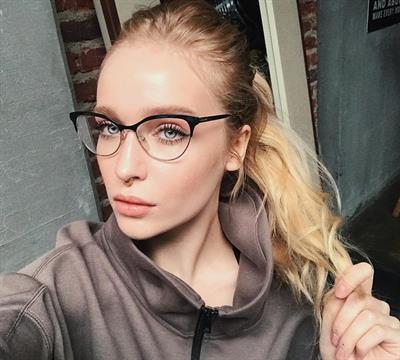 Alberta Berlin taking a selfie