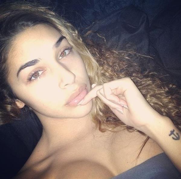 Chantel Jeffries taking a selfie