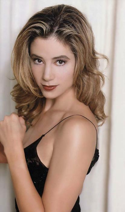 Mira Sorvino in lingerie